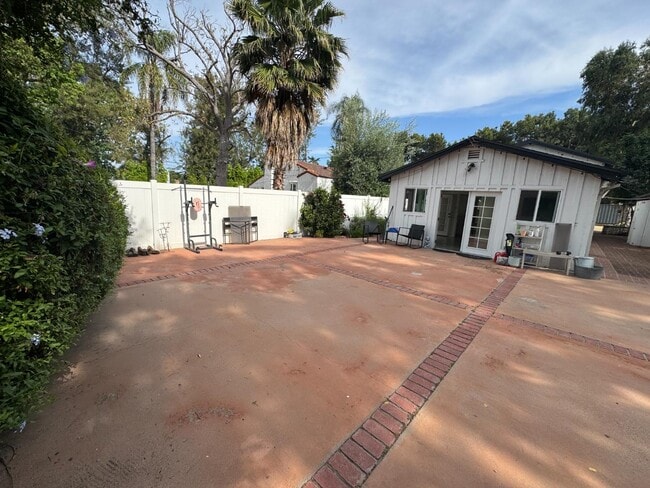 5649 Calvin Ave in Los Angeles, CA - Building Photo - Building Photo