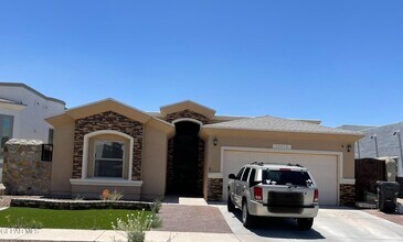 12412 Furlong Cir in Horizon City, TX - Building Photo - Building Photo