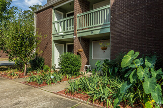 Oakwood Apartments in Jacksonville, AR - Foto de edificio - Building Photo