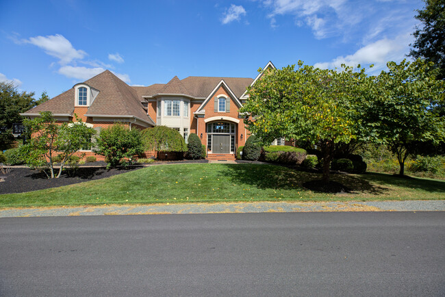 20405 Crimson Pl in Leesburg, VA - Foto de edificio - Building Photo