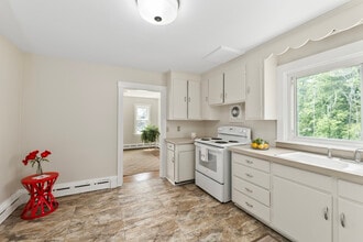 11 Edgewood Rd in Durham, NH - Building Photo - Building Photo