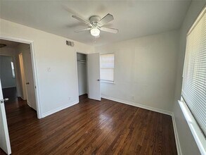 2715 Fenwick Dr in Dallas, TX - Building Photo - Building Photo