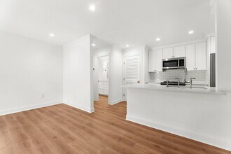 1481 Center St in Mount Pleasant, SC - Foto de edificio - Building Photo