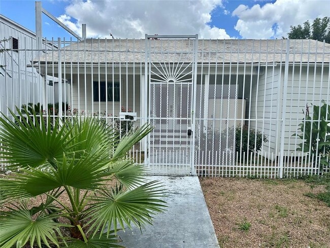 5223 Schuler St in Houston, TX - Building Photo - Building Photo