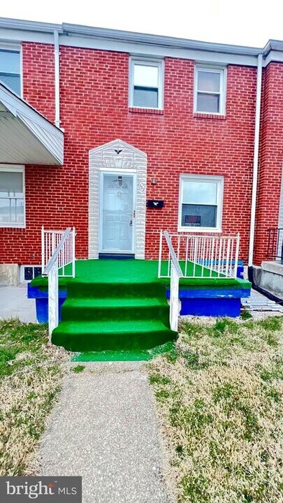 2167 Graythorn Rd in Middle River, MD - Building Photo