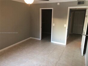 10717 Cleary Blvd, Unit 202 in Plantation, FL - Building Photo - Building Photo