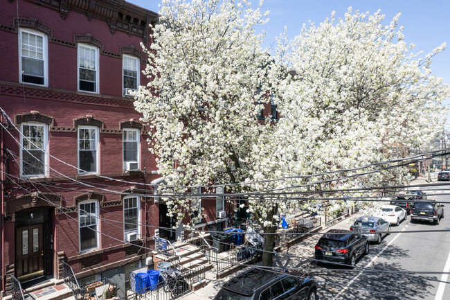 1228 Park Ave in Hoboken, NJ - Building Photo - Building Photo