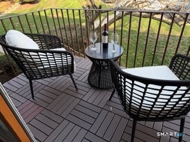 127 Kennedy Dr in Bridgeport, CT - Building Photo