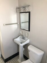 3306 S 7th St, Unit 2 Bedroom Lower in Milwaukee, WI - Foto de edificio - Building Photo