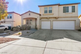 9325 Dorrell Ln in Las Vegas, NV - Building Photo - Building Photo