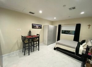 1715 SW 102nd Ct, Unit 1 in Miami, FL - Building Photo - Building Photo