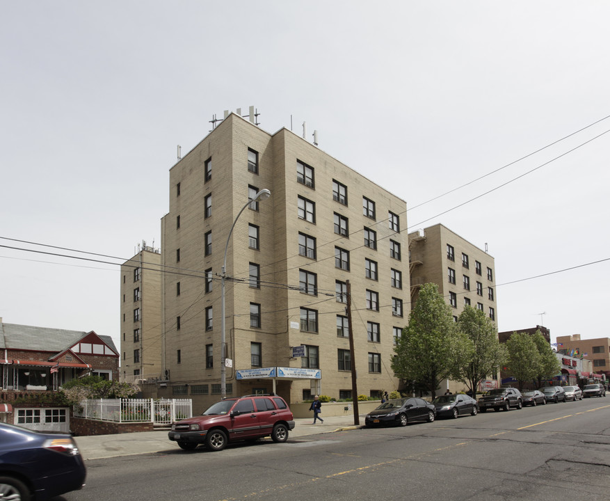 23-35  Broadway in Astoria, NY - Building Photo