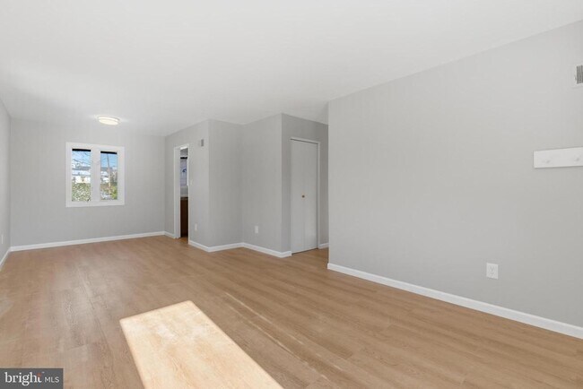 1813 Olmstead Dr in Falls Church, VA - Building Photo - Building Photo