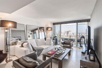 21205 Yacht Club Dr in Aventura, FL - Building Photo - Building Photo