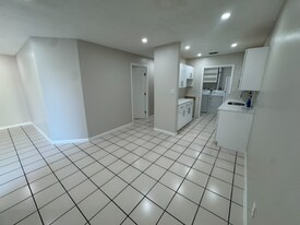 933 SW 16th Pl in Fort Lauderdale, FL - Building Photo