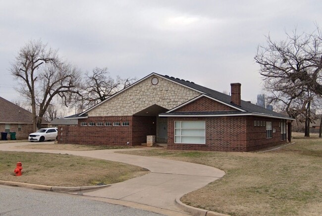 property at 529 N Fonshill Ave