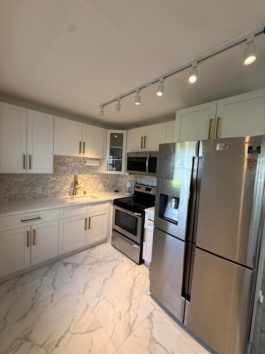 389 Fanshaw Way in Boca Raton, FL - Building Photo