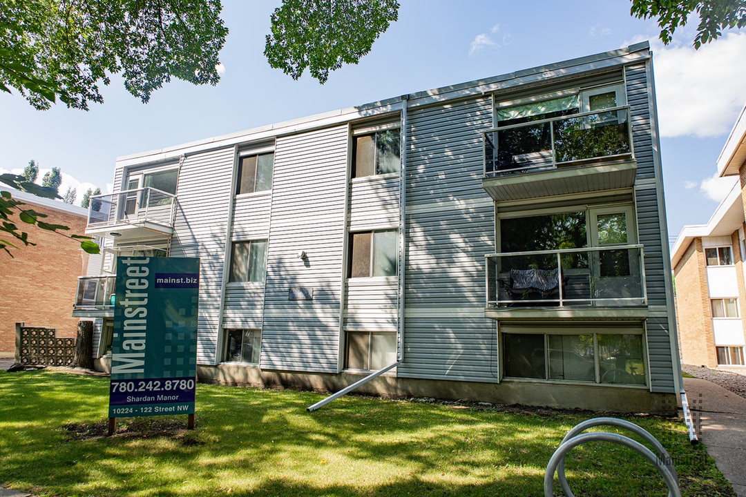 Shardan Manor in Edmonton, AB - Building Photo