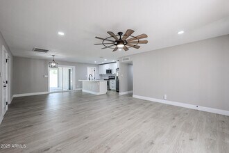 8620 E Holly St in Scottsdale, AZ - Building Photo - Building Photo
