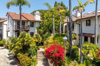 Villas Mallorca in La Jolla, CA - Foto de edificio - Building Photo