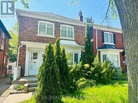 301 Old Orchard Grove in Toronto, ON - Building Photo