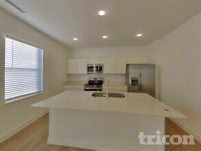 11815 Moorfield Ln in Indianapolis, IN - Foto de edificio - Building Photo