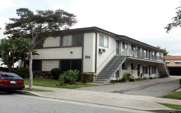 316 N 4th St in Alhambra, CA - Foto de edificio - Building Photo