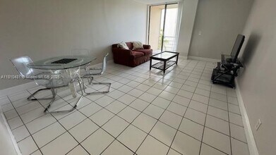 2821 N Miami Beach Blvd in North Miami Beach, FL - Building Photo - Building Photo
