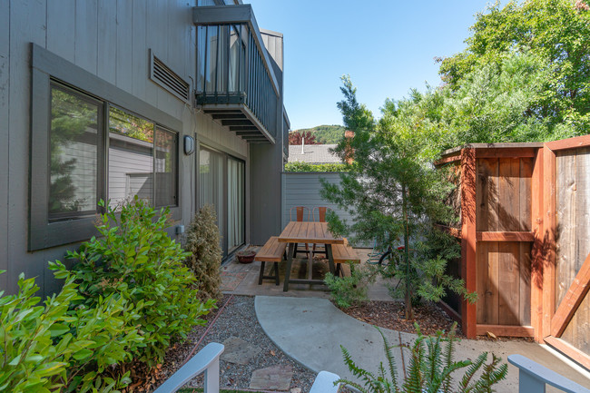 111 Ross Ave in San Anselmo, CA - Building Photo - Building Photo