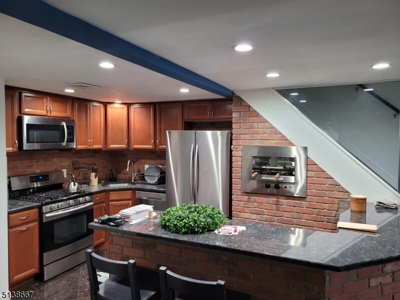 18 Jaques St in Elizabeth, NJ - Building Photo