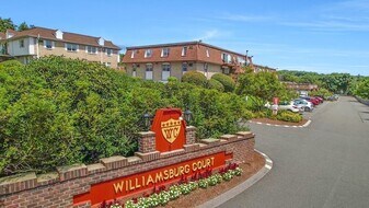 10 Williamsburg Ct in Shrewsbury, MA - Building Photo