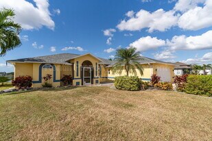 304 NW 12th Ln in Cape Coral, FL - Building Photo