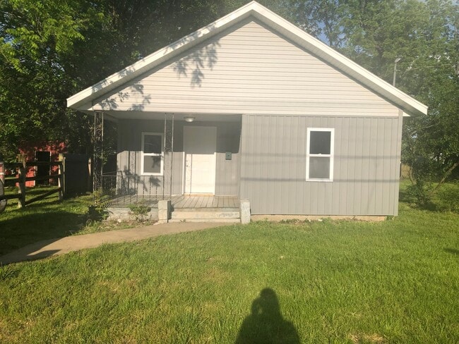 property at 1418 N Western Ave