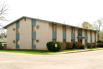 Woodcreek Apartments in Ypsilanti, MI - Foto de edificio - Building Photo