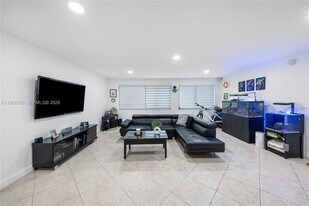 9971 W Bay Harbor Dr in Bay Harbor Islands, FL - Building Photo