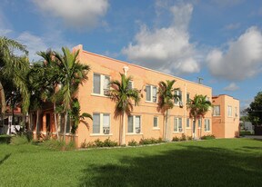 1621 Van Buren St in Hollywood, FL - Building Photo