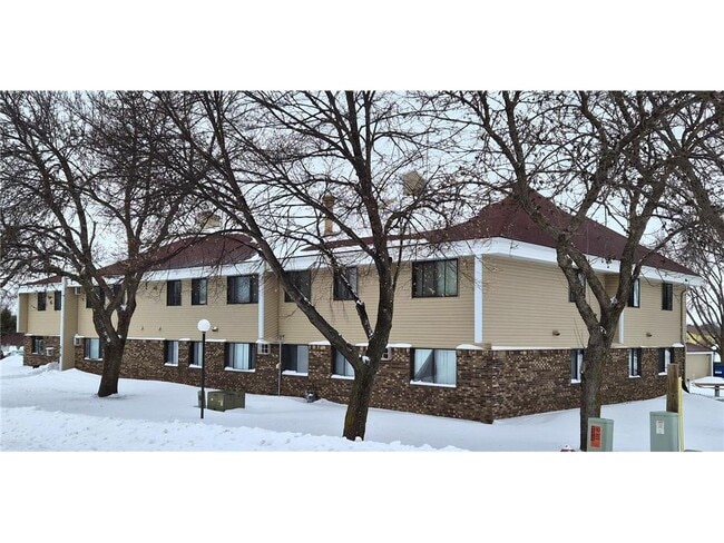 318 Spruce St in Paynesville, MN - Building Photo - Building Photo