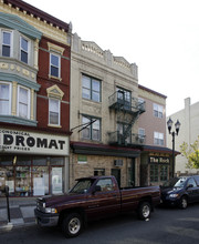 208 Broadway in Bayonne, NJ - Building Photo - Building Photo