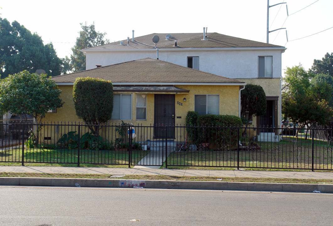 242 W Kelso St in Inglewood, CA - Building Photo