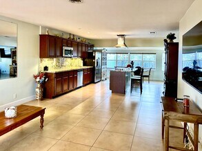 5041 NE 15th Ave in Fort Lauderdale, FL - Building Photo - Building Photo