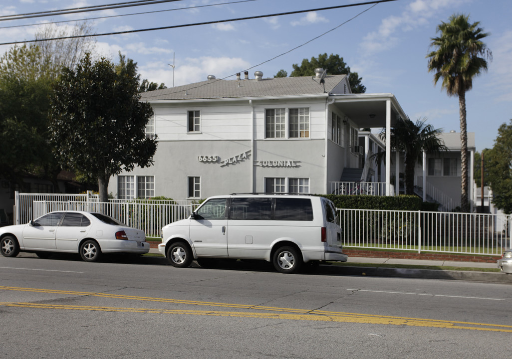 Plaza Colonial in North Hollywood, CA - Building Photo