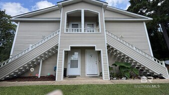 110 5th St in Daphne, AL - Building Photo