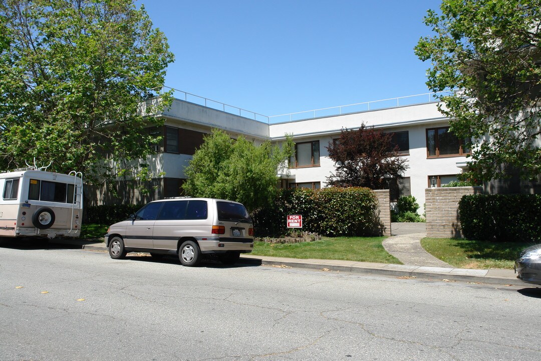 1290 Holly St in San Carlos, CA - Foto de edificio