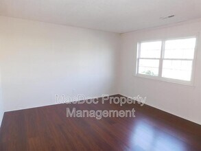 619 Anvil Rd in Fredericksburg, VA - Foto de edificio - Building Photo