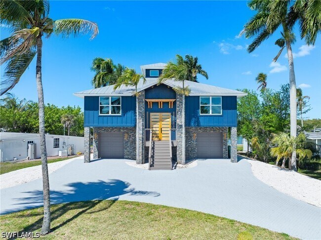 property at 1836 Harbor Ln