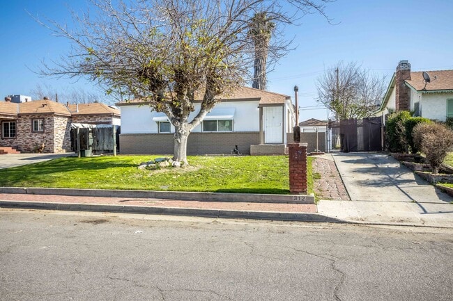 312 S Myrtle St in Bakersfield, CA - Building Photo - Building Photo