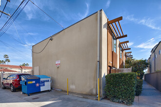 1036 Tourmaline St in San Diego, CA - Building Photo - Building Photo