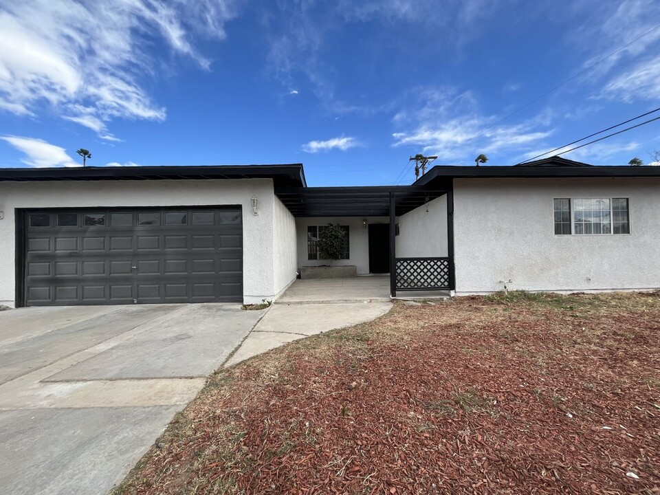 4105 Manchester Pl in Riverside, CA - Building Photo