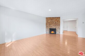 837 7th St-Unit -201 in Santa Monica, CA - Building Photo - Building Photo
