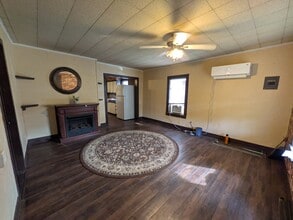 405 S Skaggs Rd in Clarksville, AR - Foto de edificio - Building Photo